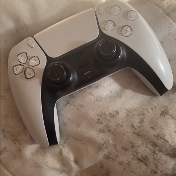 Ps5 controller - Picture 2 of 2